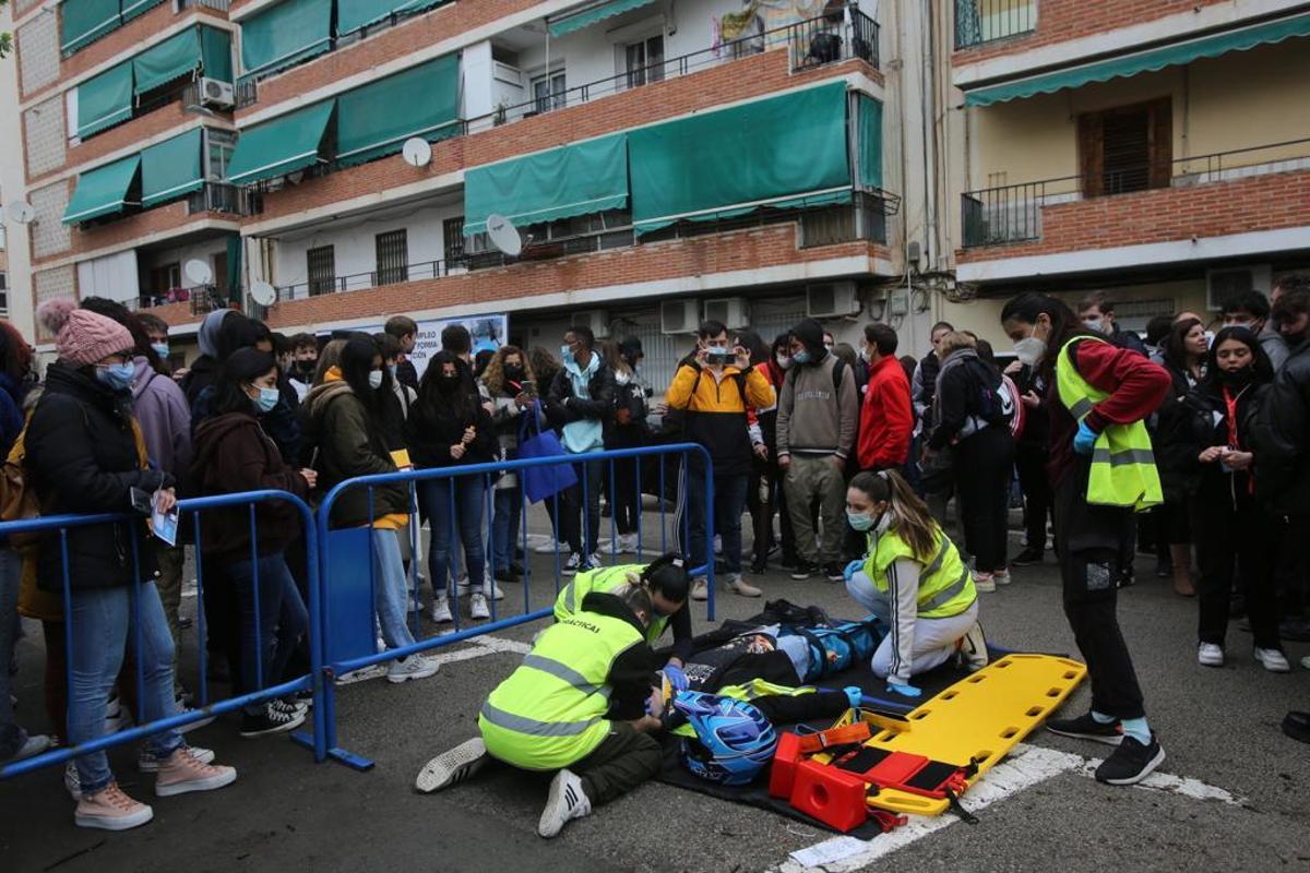 Taller del ciclo de Primeros Auxilios y Emergencias en la calle Unamuno