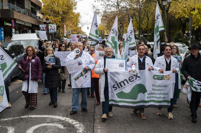 Fotogalería | Los médicos extremeños se manifiestan contra el Estatuto Marco del Ministerio de Sanidad