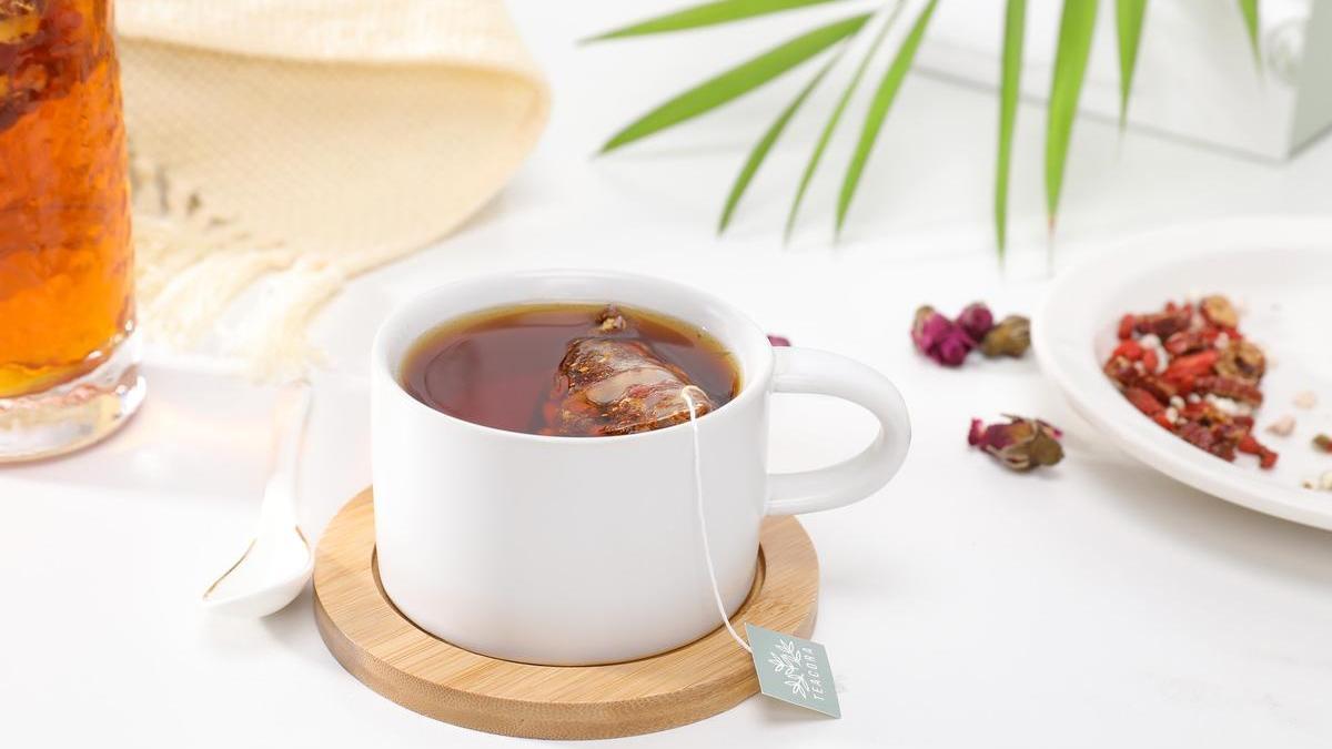 El té rojo es un aliado perfecto para perder peso pero puede manchar tus dientes
