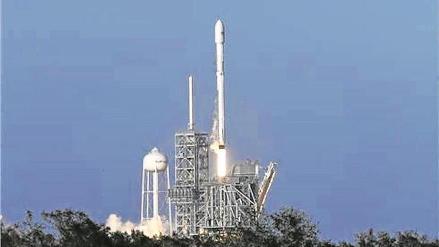 SpaceX lanza por primera vez un cohete reciclado