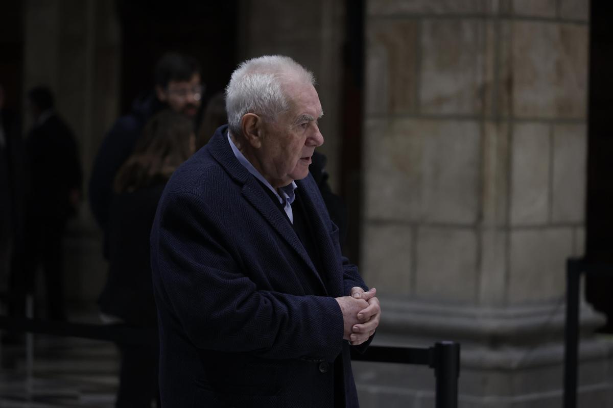 El Palau de la Generalitat acoge la capilla ardiente de Josep Maria Espinàs