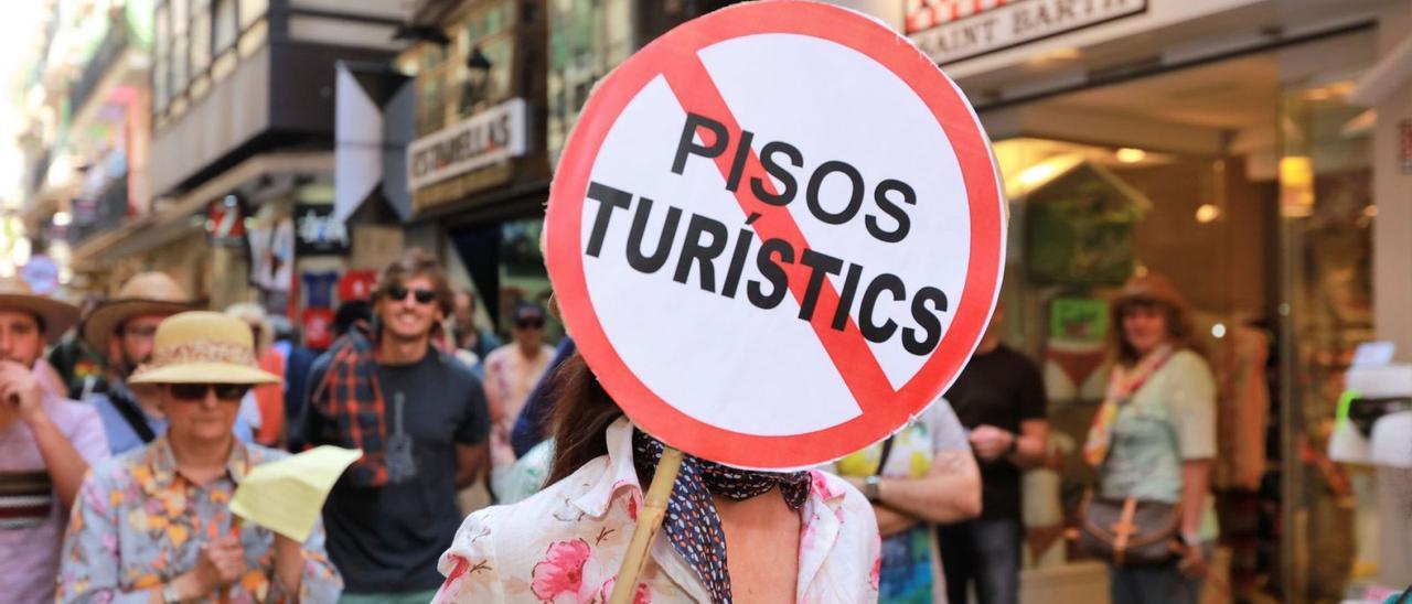 Marcha contra el alquiler turístico en pisos, en 2017, en Palma.