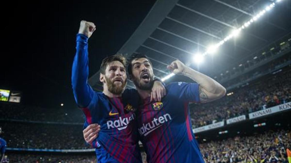 Messi y Suárez celebran un gol en el Barça-Real Madrid de mayo.