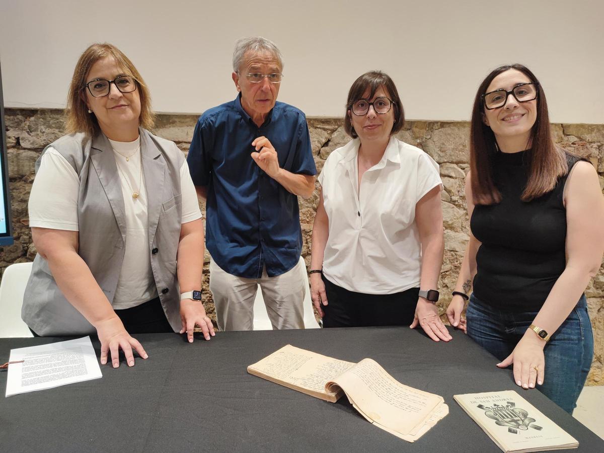D'esquerra a dreta: Lourdes Castillo, Joaquim Aloy, Sílvia Graell i la regidora de Cultura, Tània Infante