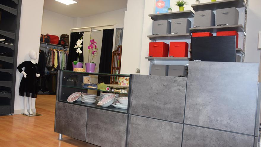 La tienda de ropa de segunda mano de Zamora 'El Armario de la Reina' reabre  sus puertas - La Opinión de Zamora