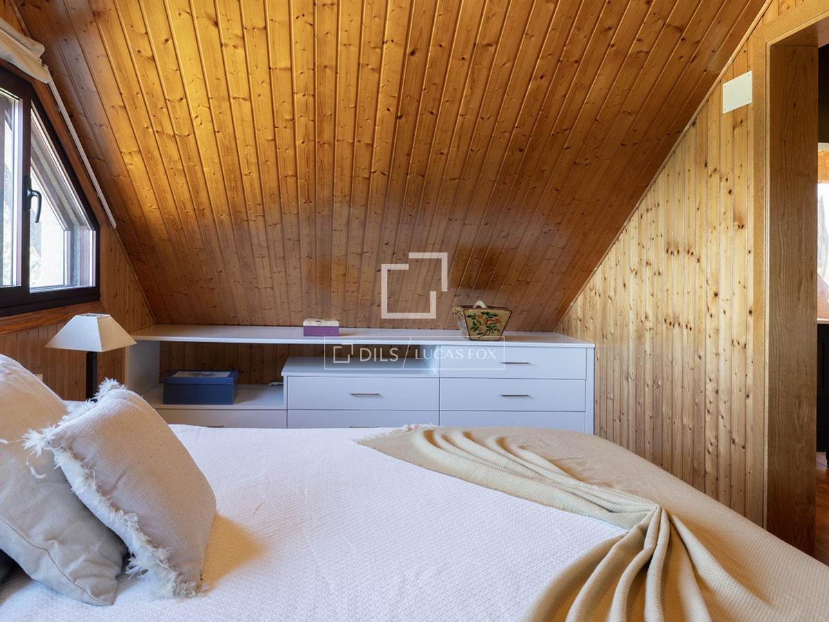 Así es el chalé a la venta que se situá a unos metros de una de las calas más hermosas de Cangas