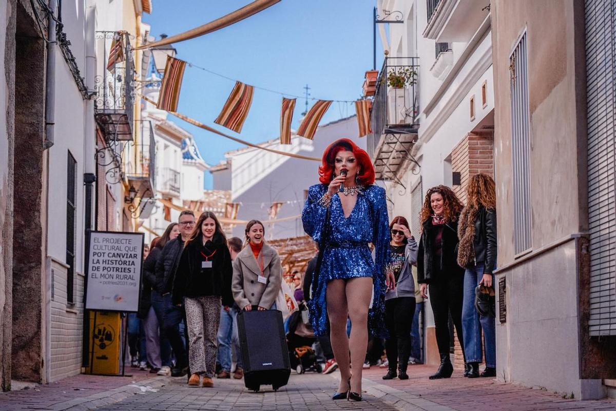 El Porrat de Sant Blai de Potries sempre és un èxit; El poble, de gom a gom