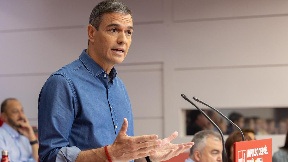 Pedro Sánchez muestra su apoyo al venezolano Edmundo González durante su intervención