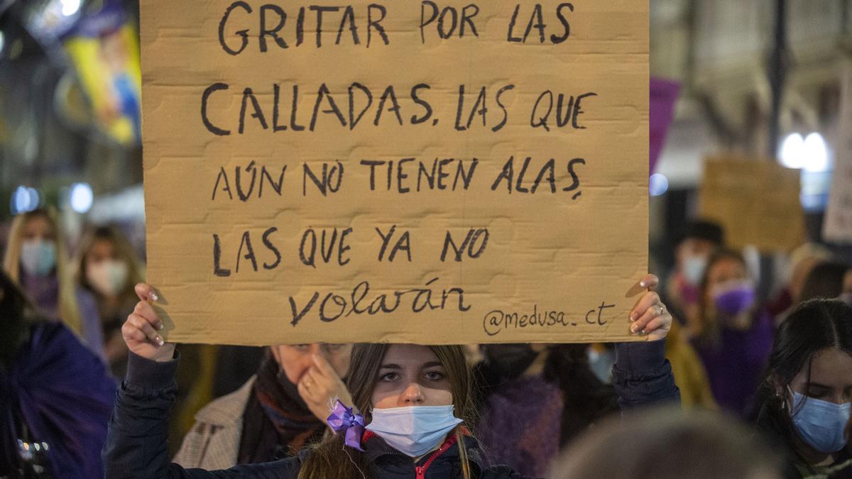 25N: Manifestación contra las violencias contra las mujeres en Cartagena