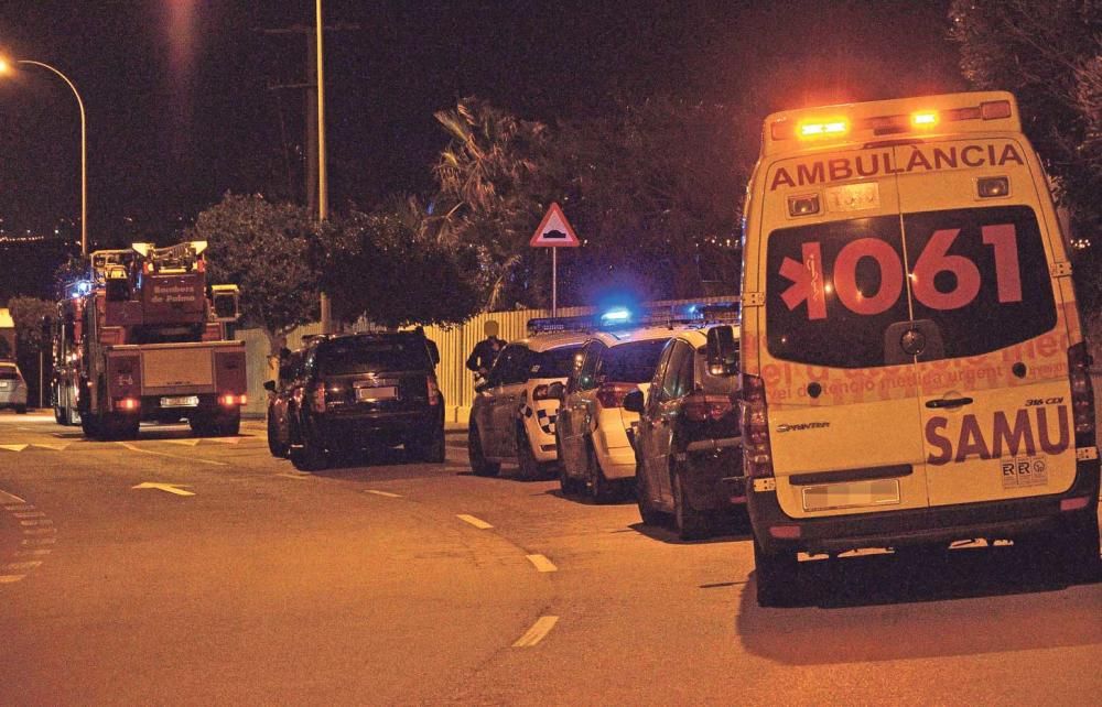 Incendian de madrugada el bar precintado del fortín de Sant Carles