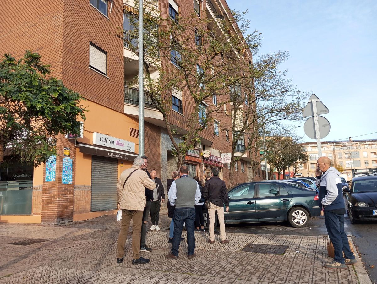 Las dos cafeterías están separadas pocos metros.