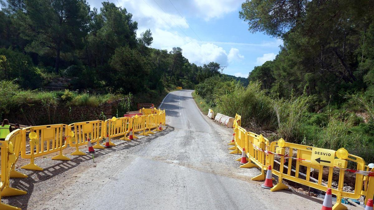 Obras de rehabilitación del firme en la carretera de Benirrás