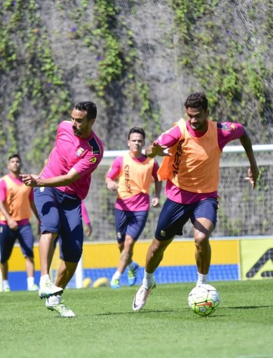 Entrenamiento de la UD Las Palmas en Barranco ...