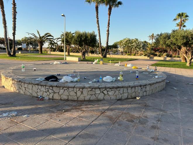 Así ha amanecido el paseo marítimo del Port de Sagunt tras San Juan