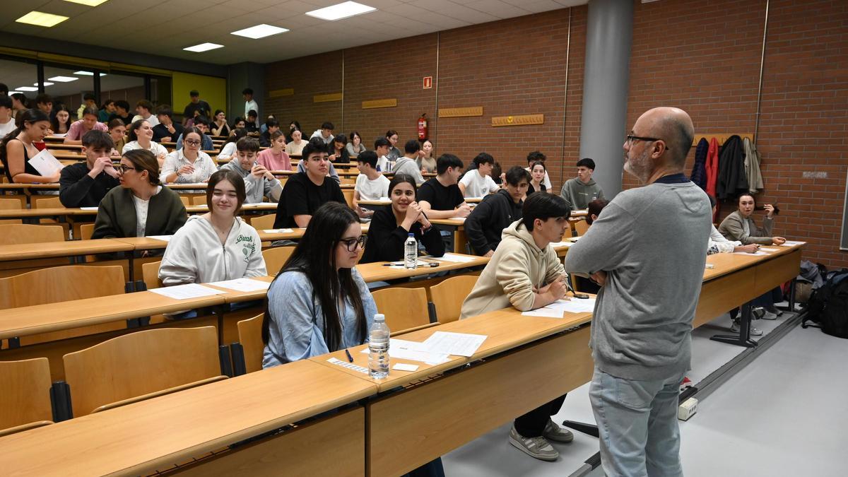 Alumnado en la PAU.