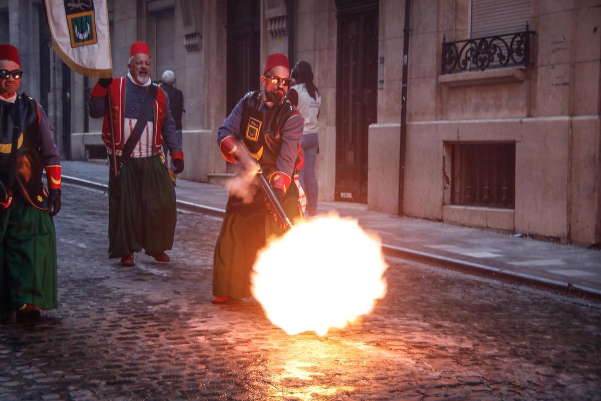 Los arcabuces toman Alcoy en el 750 aniversario de Sant Jordi