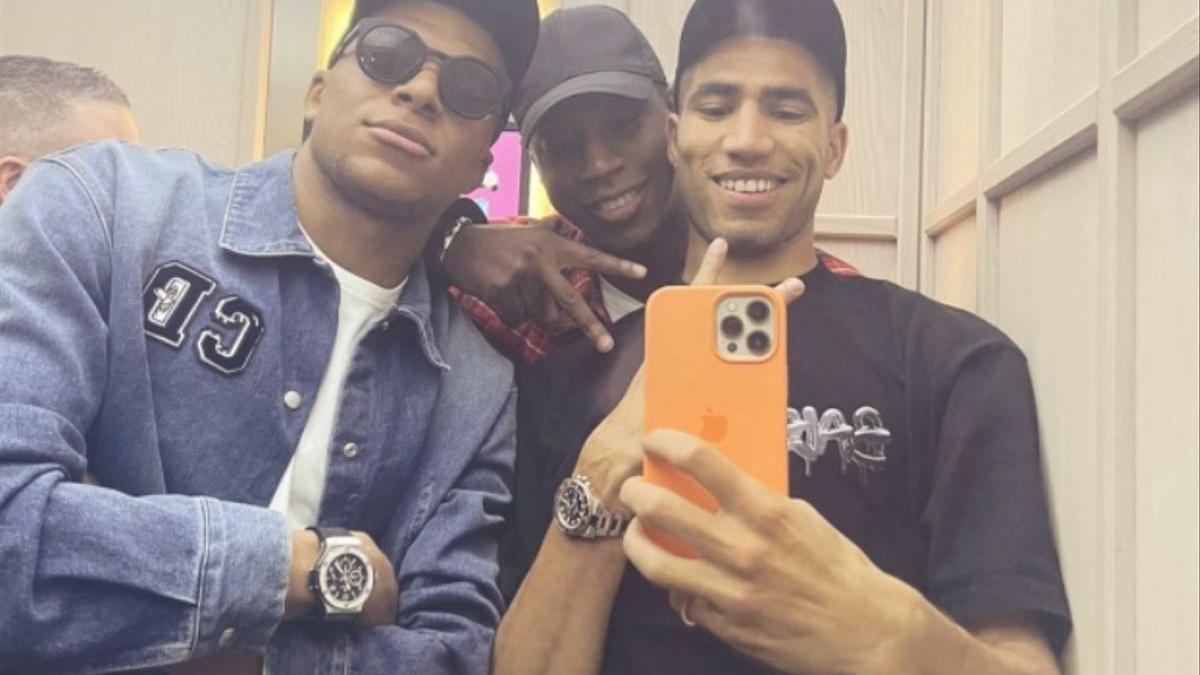 Mbappé posa en Madrid junto a Achraf y el hermano del lateral.