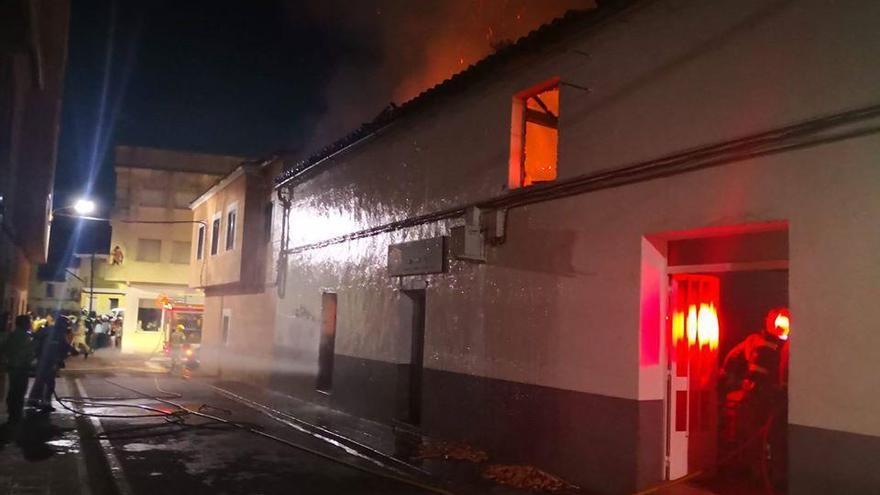 La panadería de Santa en Coria sufre un aparatoso incendio