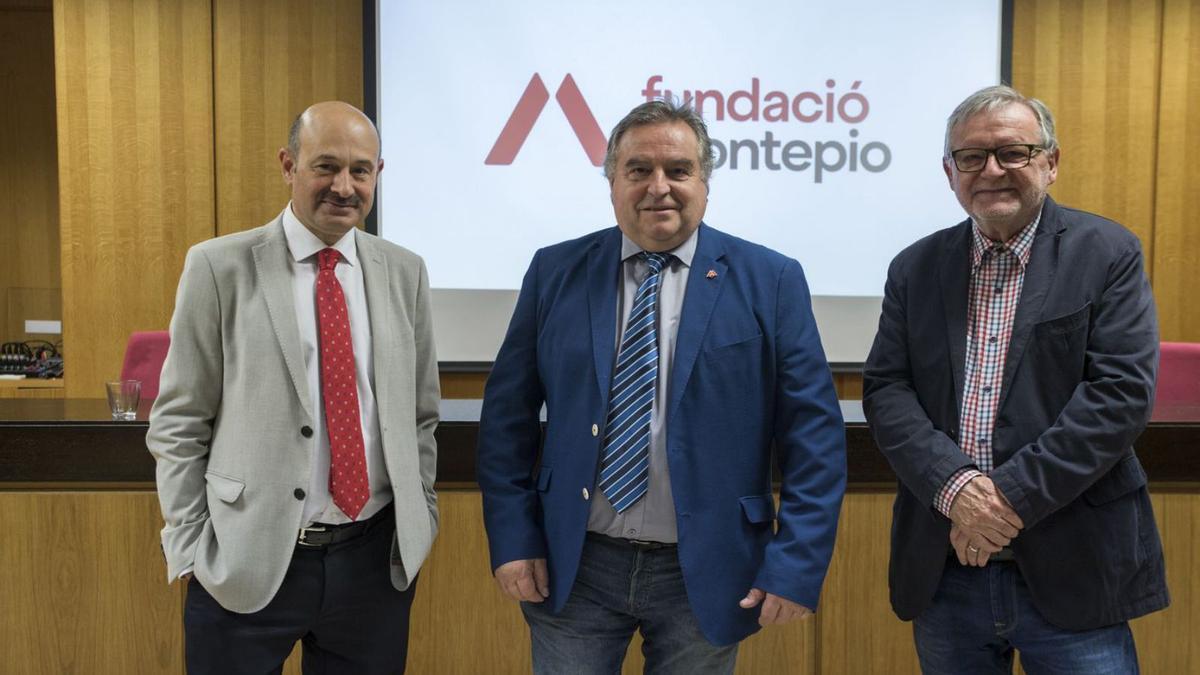 Antoni Daura, Llorenç Juanola i Jordi Ludevid, ahir a la sala d’actes del Montepio