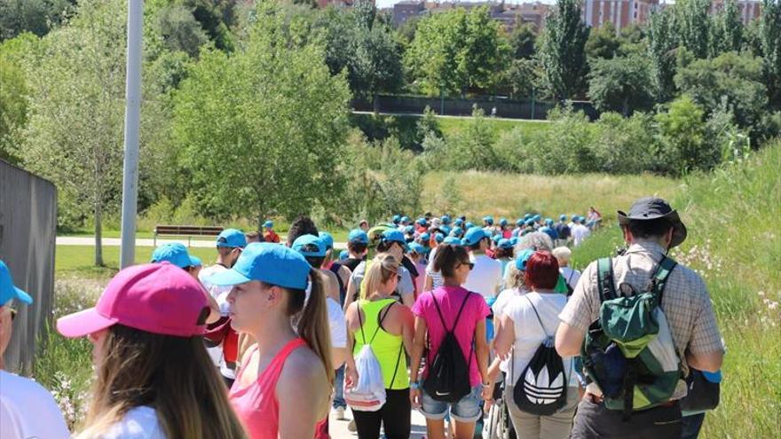 1.300 personas dejaron su huella en el Parque del Agua