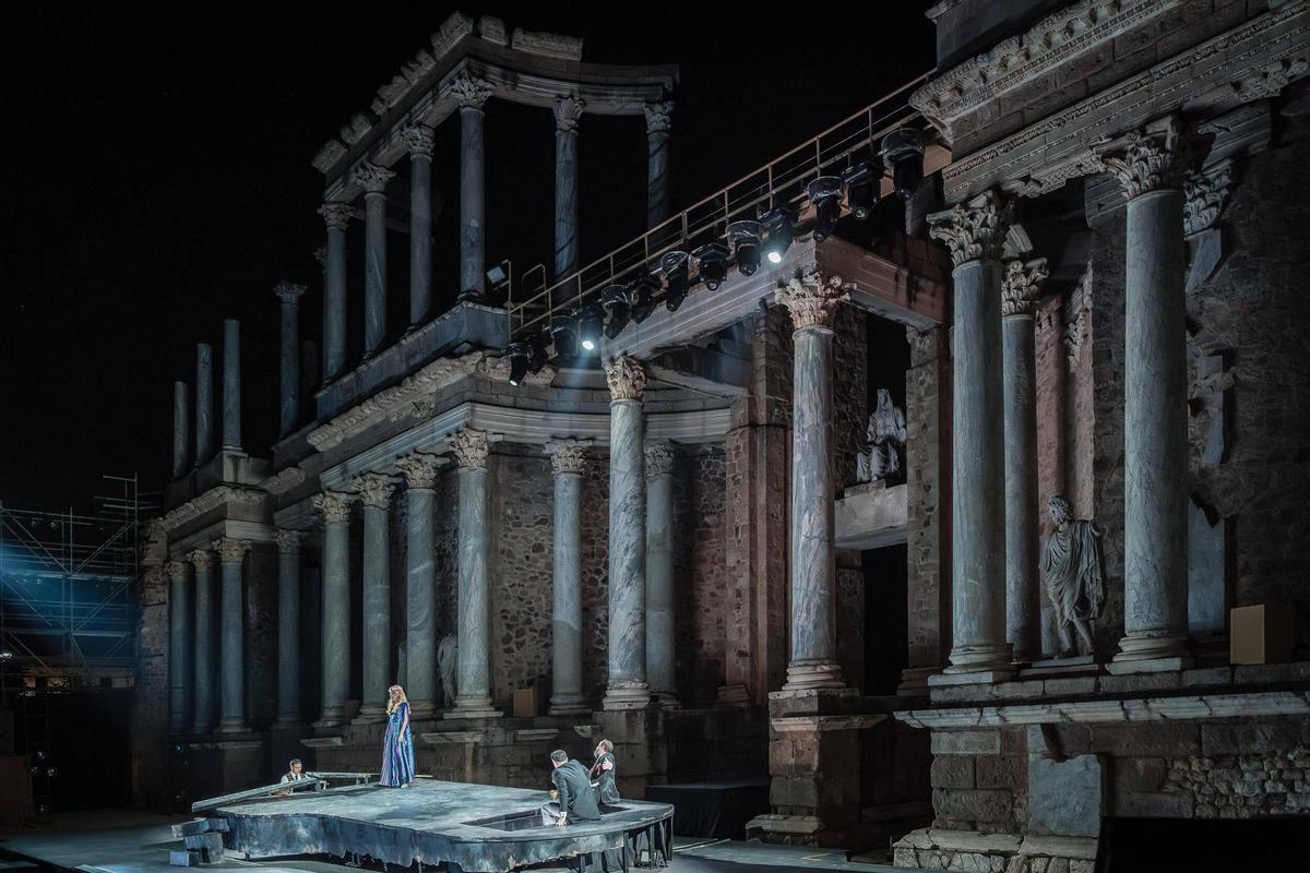 El Teatro Romano de Mérida acoge la puesta en 'Electra' El Teatro Romano de Mérida acoge la puesta en 'Electra'