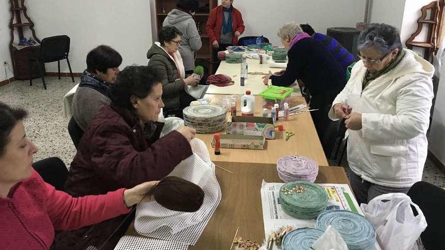 Arranca el curso de manualidades en Dornelas