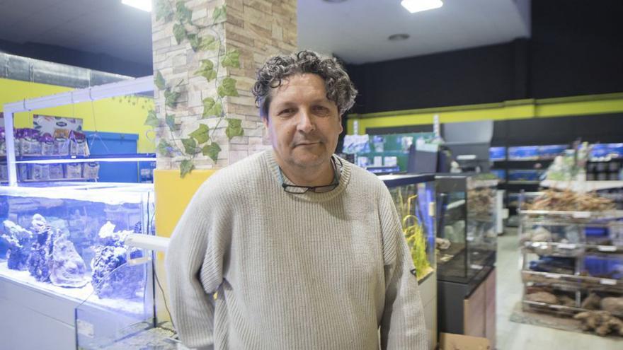 Juan Antonio Lopera a la seva botiga  | OSCAR BAYONA