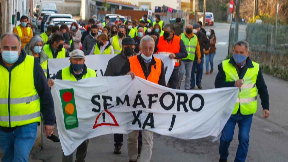 Cerca de 200 vecinos participaron en el acto de protesta