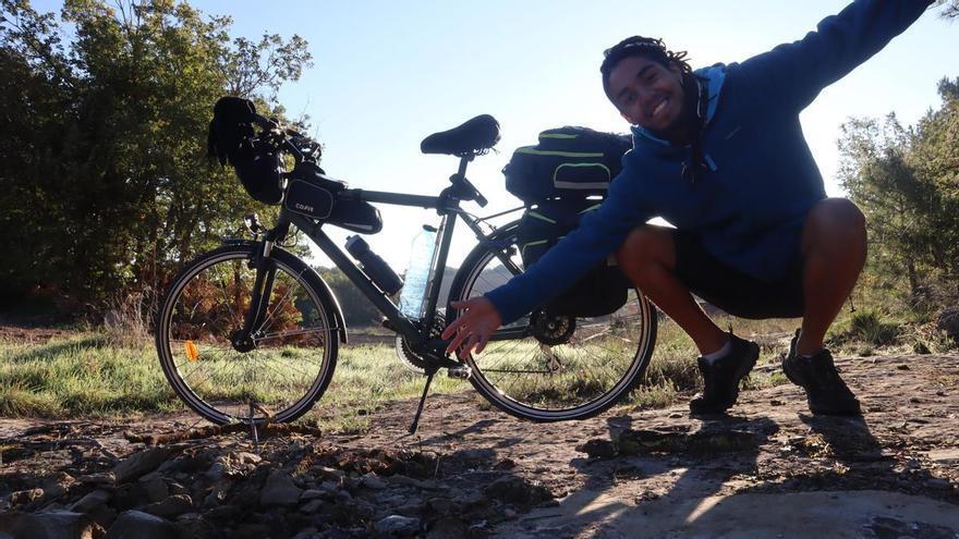 El viaje de Fabio Blasco desde Zaragoza a Los Alpes acompañado por la hemofilia B