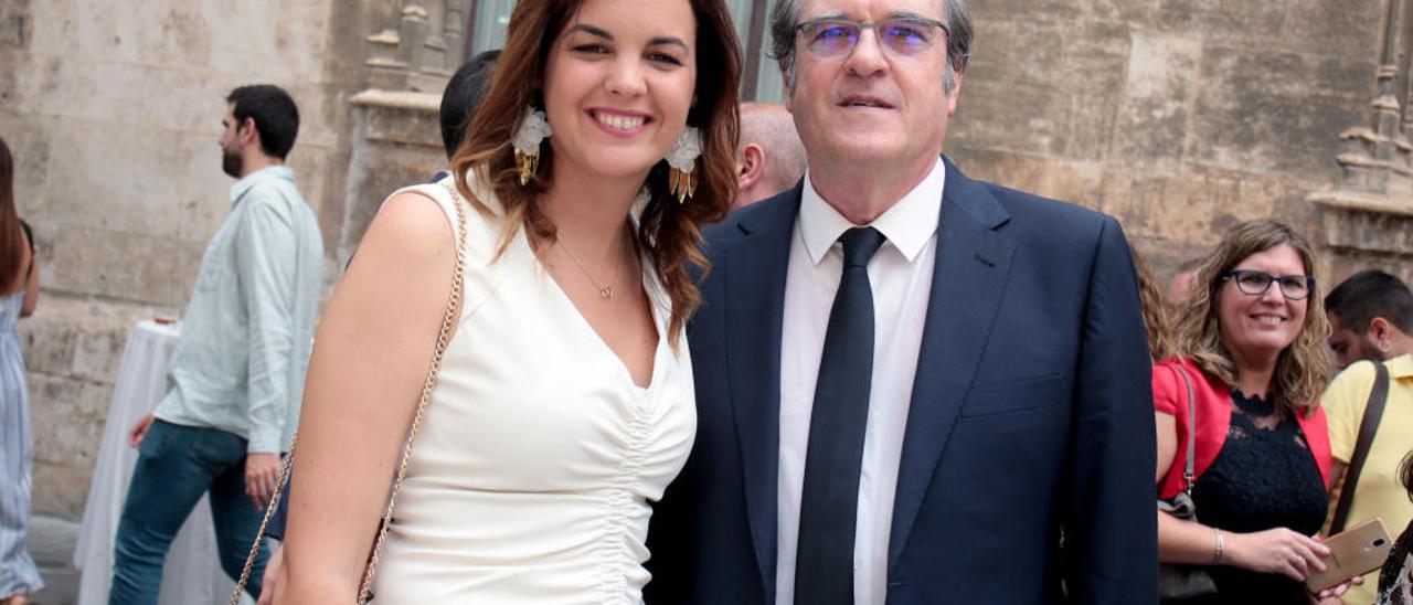 Sandra Gómez con Ángel Gabilondo ayer en València.