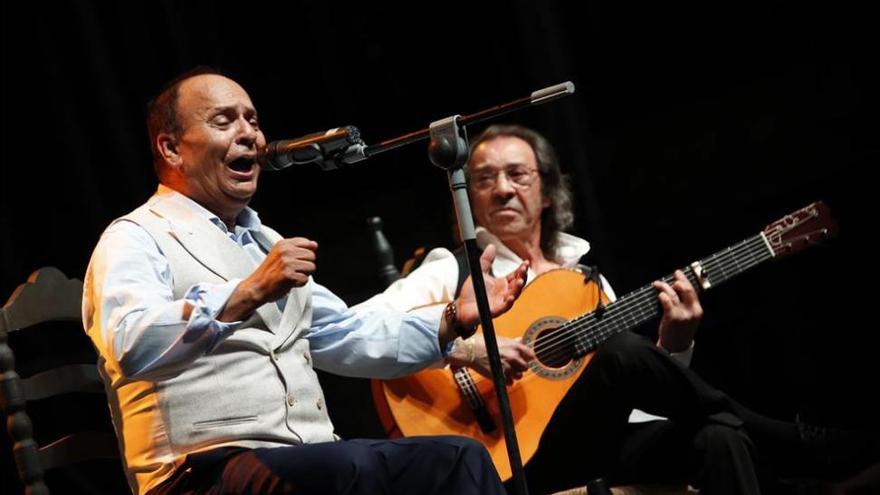 El Pele celebra con un &#039;fiestón&#039; flamenco entre amigos sus bodas de oro con el cante