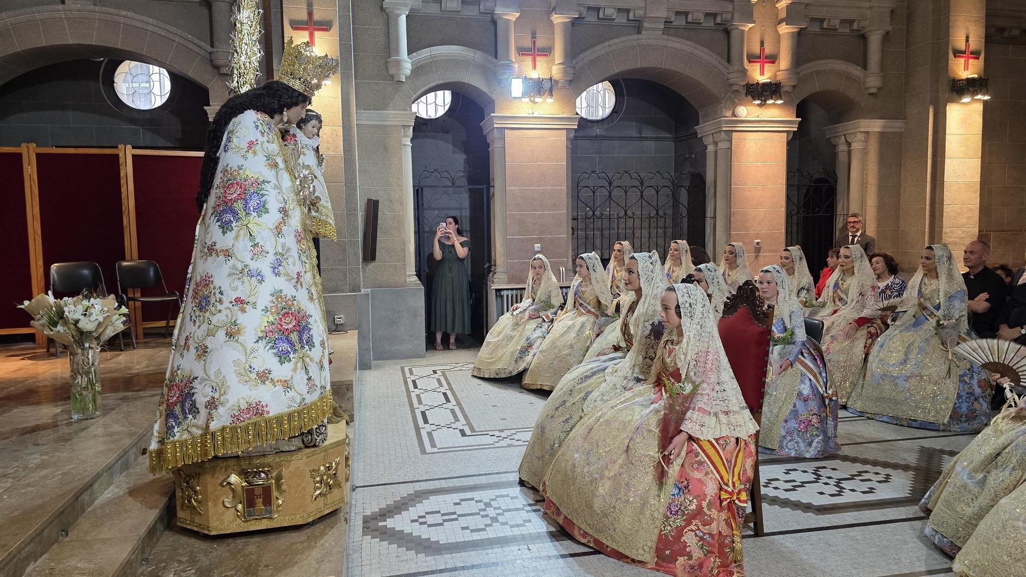 Así ha sido el Besamanos de las falleras mayores y cortes de honor 2025
