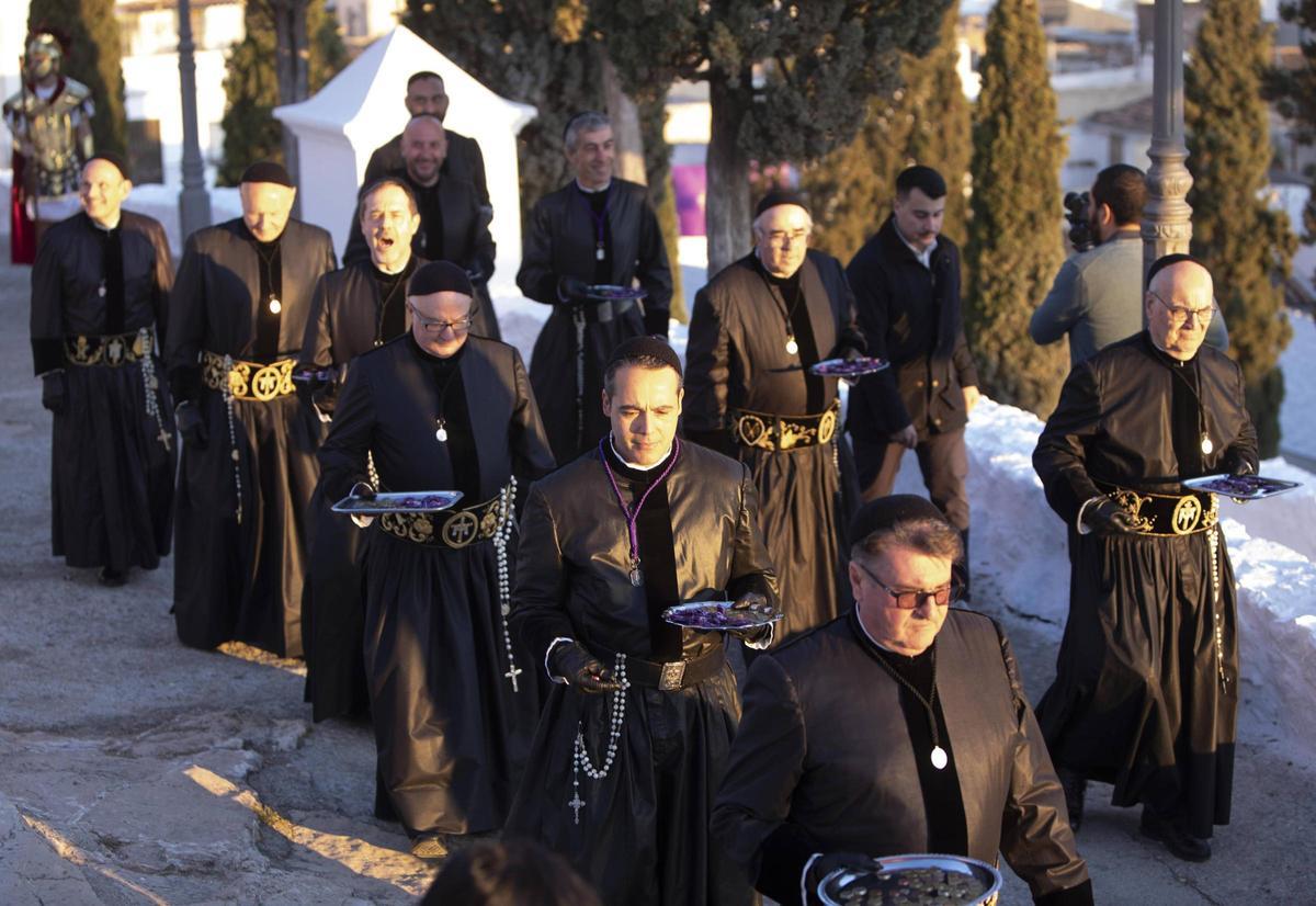 'Plegaors' en Viacrucis el Viernes Santo de la Semana Santa de Sagunt.