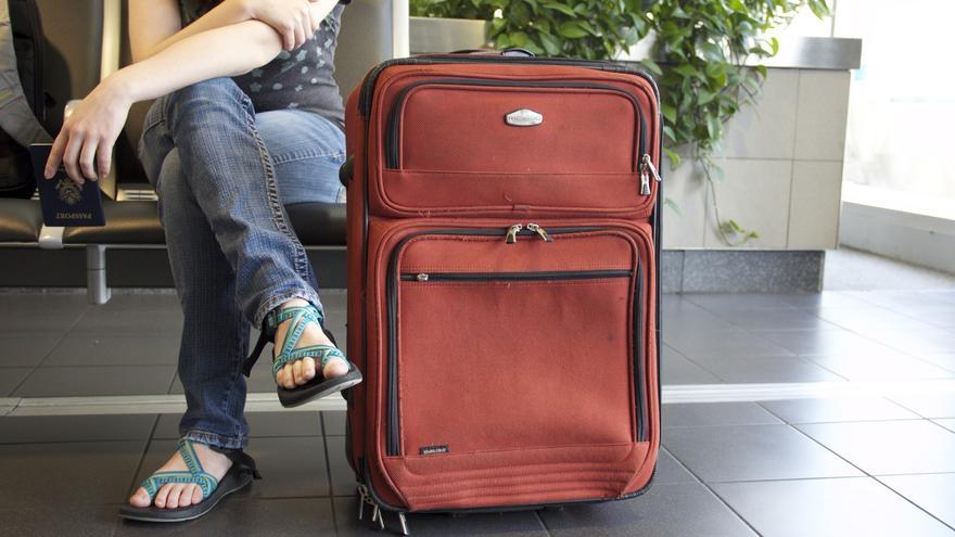 Así puedes viajar con un bolso grande más el equipaje de mano
