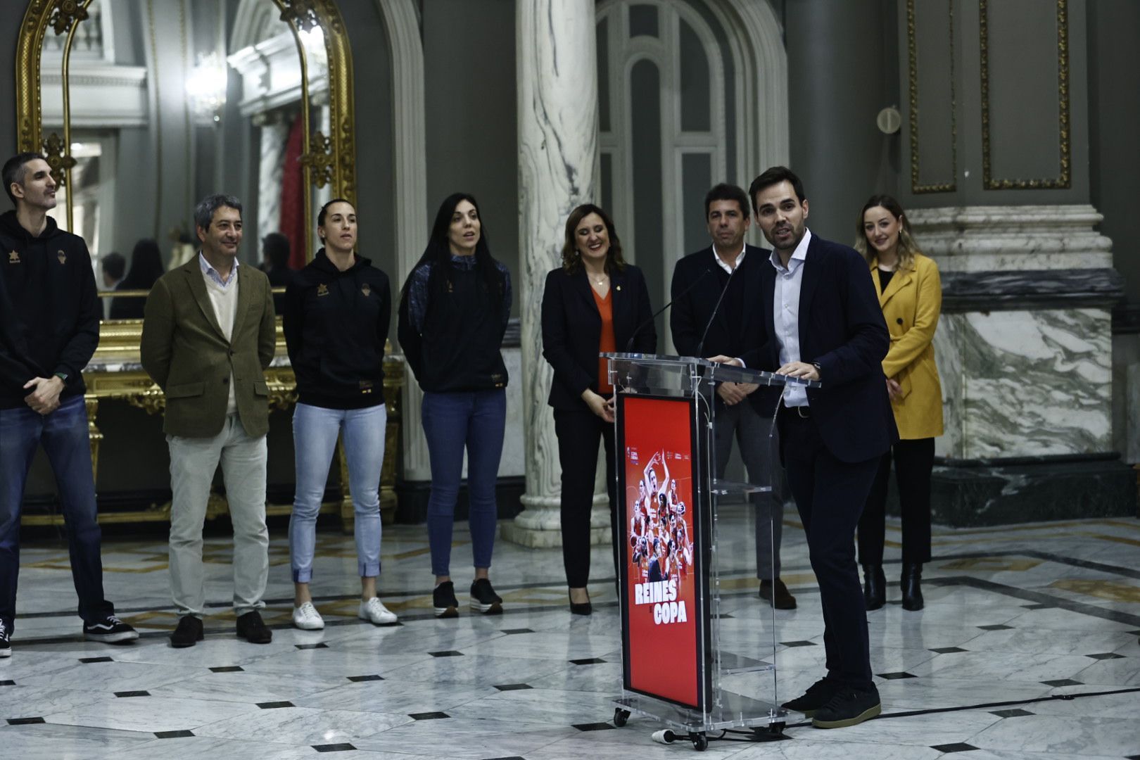 Las campeonas visitan el Ayuntamiento