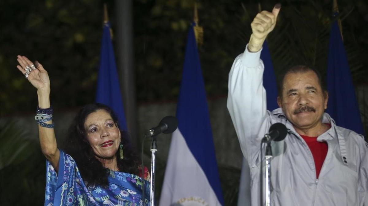 kamor36193617 nicaragua s incumbent president daniel ortega and his wife  161107181415