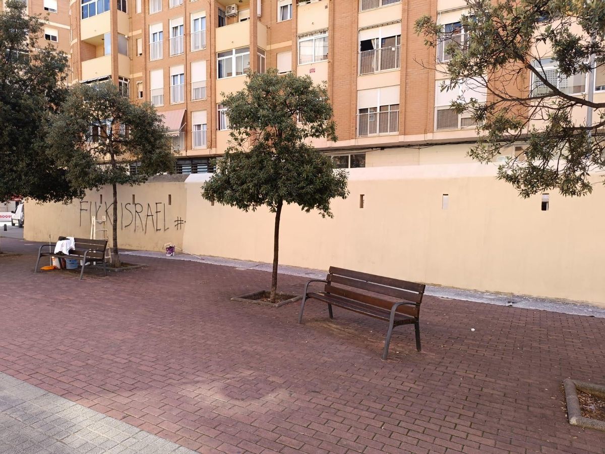 Otra foto de la pintada en cuestión.