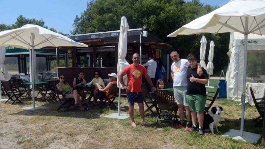 El “Xa Cho Dixen” regresa a la playa de O Bao, como cada verano.