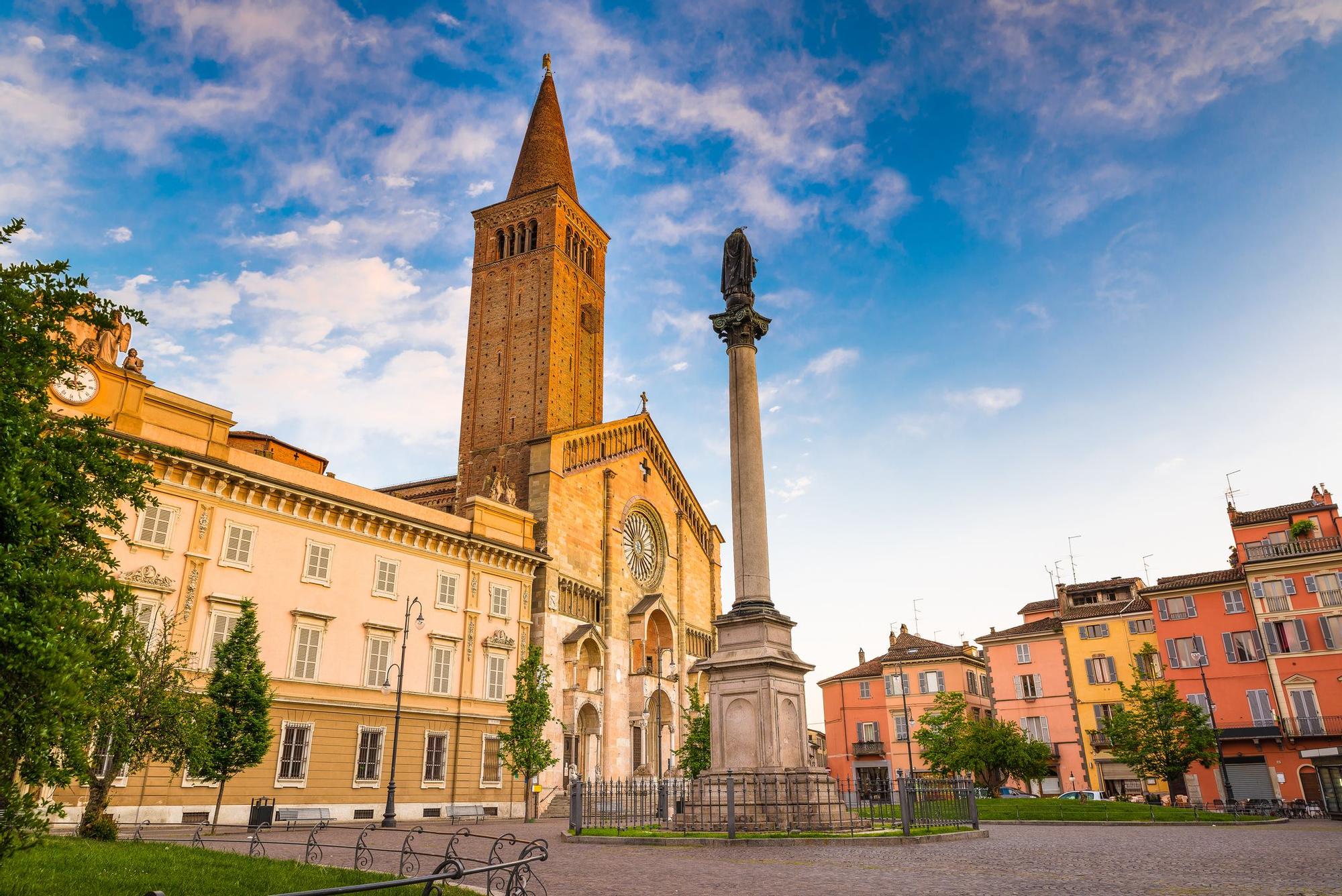La Piazza Duomo de Piacenza conserva su herencia medieval