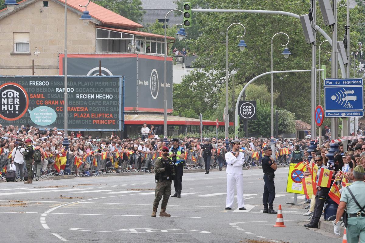 Vigo se rinde al desfile de la Fuerzas Armadas Vigo se rinde al desfile de la Fuerzas Armadas