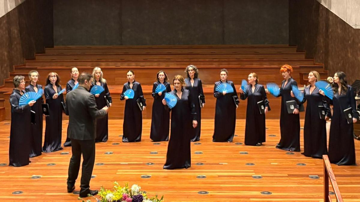 La Schola, durante su actuación en Luarca.