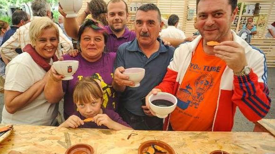 Un puesto de venta de vino en la carpa oficial. // Iñaki Abella