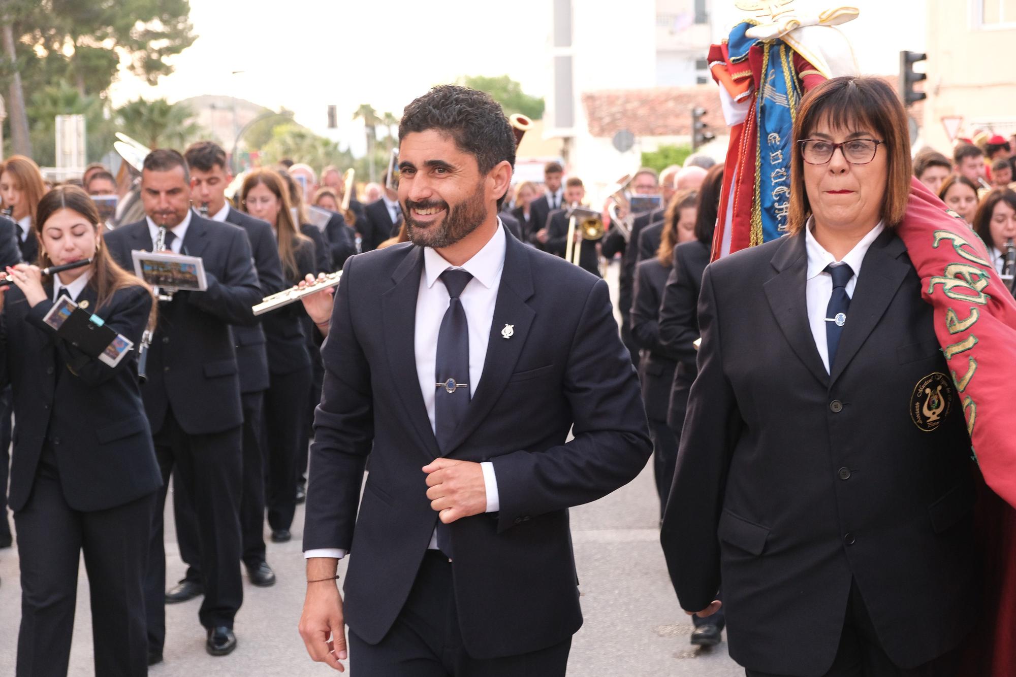 El pasodoble de la euforia abre las fiestas de Petrer