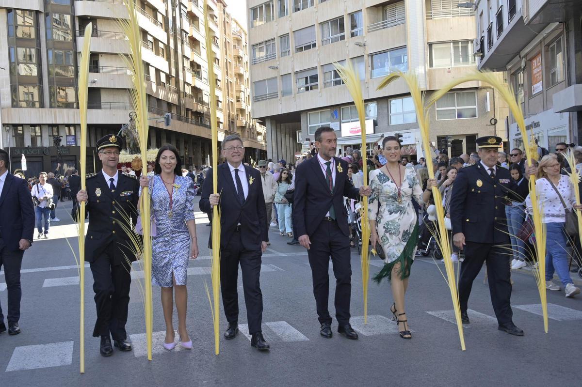 La procesión de Domingo de Ramos celebrada el año pasado, con el alcalde, el jefe del Consell, ediles, y las fuerzas de seguridad.