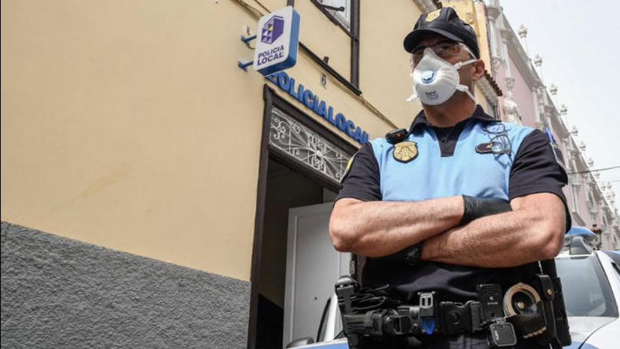 Un agente de la Policía Local de La Laguna.