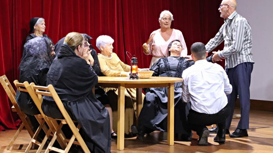 Los mayores de Yaiza representan la obra El choso de Bernarda Alba