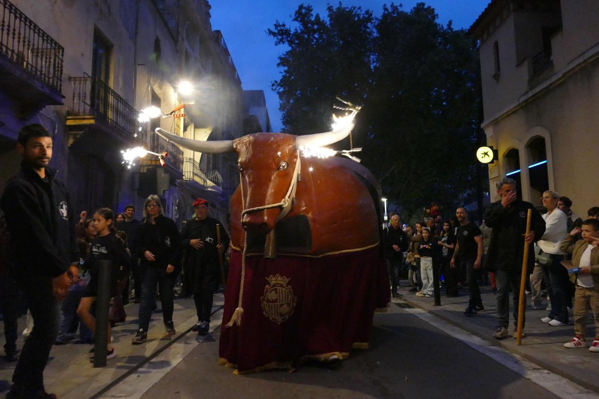 EN IMATGES | La Nit de la Cebeta més multitudinària engresca grans i petits