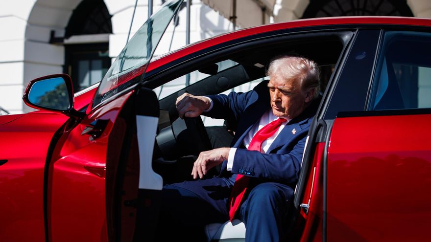 Trump y Musk montan en la Casa Blanca una campaña publicitaria de Tesla