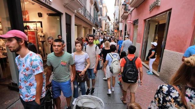 Mallorca recibe más turistas que toda la costa andaluza y casi el doble que Canarias