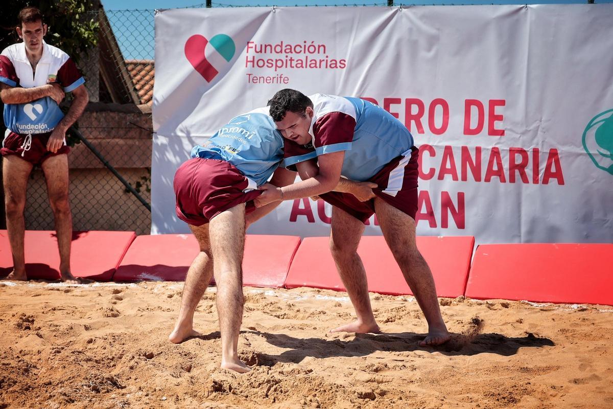 Una de las agarradas de la jornada.